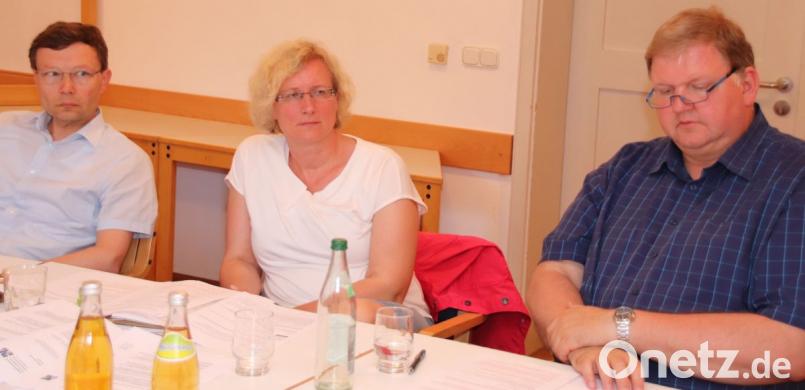 Der Weidener evangelische Dekan Wenrich Slenczka, EBW-Geschäftsführerin Bettina Hahn und Pfarrer Ulrich Gruber vom EBW-Vorstand Weiden (von links) berieten die Fusion der Bildungswerke in mehreren Sitzungen mit. Bild: Thomas Dobler