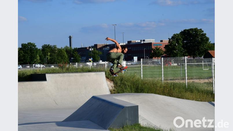 Immer mehr Skater entdecken die neue Anlage am Schanzl für sich. Wenn sie aber keine Action, sondern ein stilles Örtchen benötigen, stoßen sie schnell an ihre Grenzen. Das soll sich nun ändern. Bild: Petra Hartl