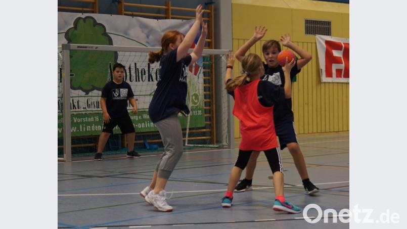 Engagiert kämpften die Klassenmannschaften beim Grundschulturnier der FC-Handballer um Punkte und Tore. Bild: Lucas Reiml