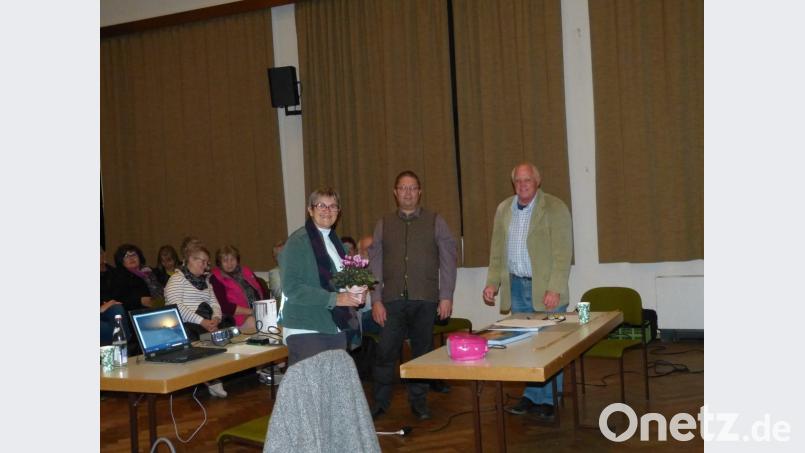 MMC-Obmann Michael Rahm (Mitte) dankte dem Ehepaar Malzer für den interessanten Vortrag Bild: exb