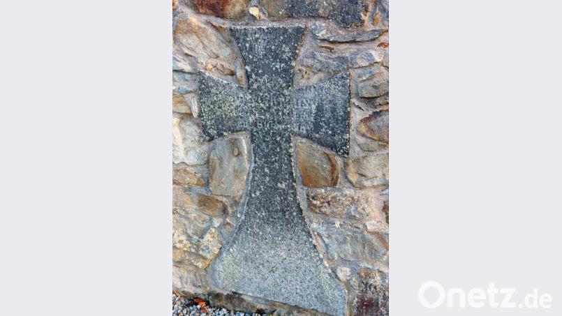 Das einzige erhaltene Grabkreuz eines Soldaten aus dem Ersten Weltkrieg in Waldsassen – geschaffen für Josef Kraus (1888-1918) – wurde später in die Friedhofsmauer eingefügt. Bild: Archiv Treml