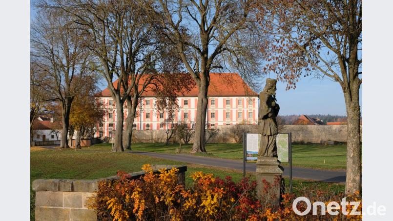 Helle Leuchten werden künftig die „Finsternis“ an der südlichen Klosterzufahrt beenden. Geplant sind zwischen dem „Nepomuk“ und dem Klosterhof vier Straßenleuchten. Bild: do