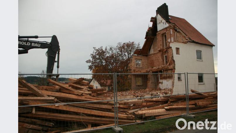 Der Abbruch der ehemaligen Seltmann-Häuser ist derzeit voll im Gange. An der Johann-Baptist-Lehner-Straße entsteht ein neues Baugebiet. Bild: wro