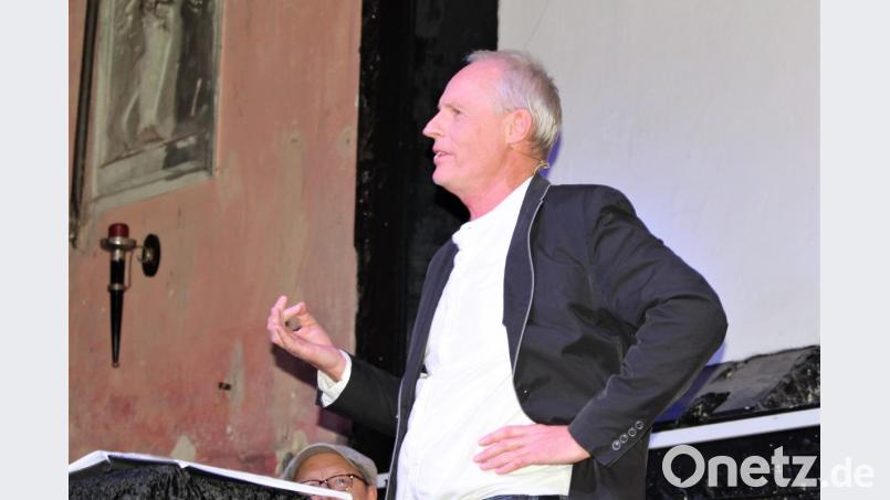 &quot;Es prüfe, wer sich ewig bindet, ob man nicht sofort verschwindet&quot;. Schmankerln aus seinen vier geschriebenen Werken sind Bestandteil der satirischen Lesung. Bild: Dagmar Williamson