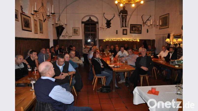 Die Teilnehmerrunde bei der Bürgerversammlung in Kaibitz ist groß. Bild: ak