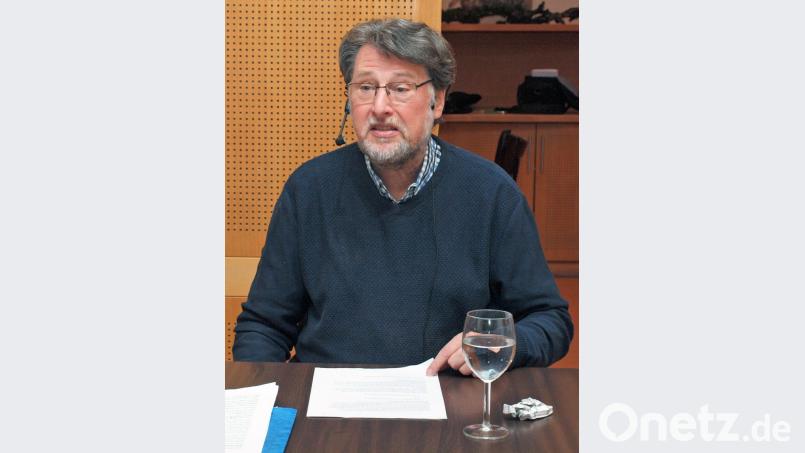 Sein ganzes Können zeigt Rezitator Karl Stumpfi in Ensdorf. Bild: sön