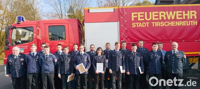 16 Feuerwehrler aus Tirschenreuth und Mähring schließen ihr MTA-Basismodul mit Erfolg ab. Bild: exb
