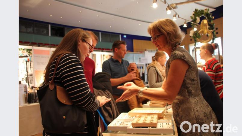 Brautschmuck und Trauringe war eines der großen Themen, die die Hochzeitsmesse "Just Married" aufgriff und den
 Messebesuchern deren große Bandbreite an Ausfertigungen aufzeigte. Bild: ads