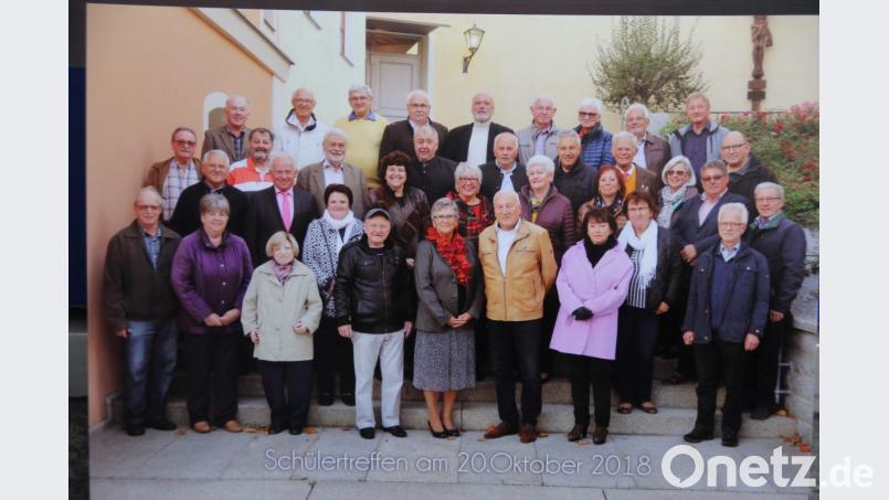 Bei ihrem sechsten Klassentreffen frischen die ehemaligen Volksschüler des Geburtstjahrgangs 1948/49 Erinnerungen auf. Bild: exb