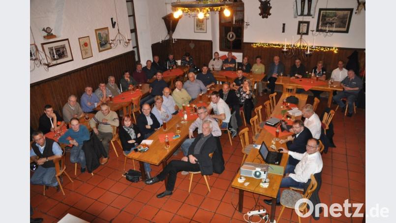 Die Teilnehmerrunde bei der Bürgerversammlung in Kaibitz ist groß. Bild: ak