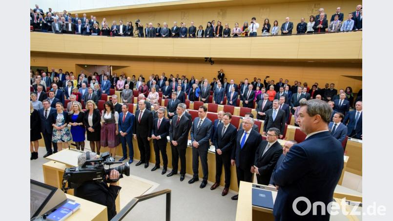 Markus Söder (rechts) bei der Vereidigung des bayerischen Kabinetts. Bild: Matthias Balk/dpa