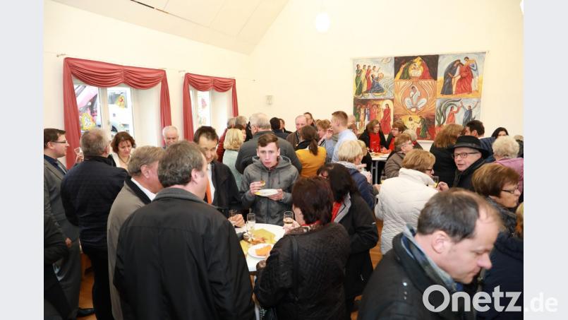 Im Anschluss fand ein Stehempfang im evangelischen Gemeindehaus statt. Bild: njn