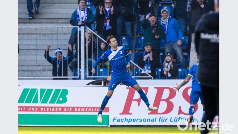 Christian Beck (Magdeburg) Jubelt nach dem 1:1 Ausgleich. Bild: Jahn Regensburg