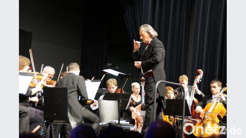 Mit sensationellen Konzerten erfreut der Kunstverein Unverdorben die Neunburger Musikfreunde. Am 2. Januar findet das Neujahrskonzert mit Hans Richter und seinen Prager Smetana-Philharmonikern statt. Bild: weu
