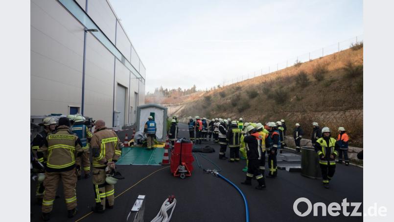 Auch bei der Dekontaminierung und Rettung war ein Hochaufgebot an Einsatzkräften gefordert. Bild: dtr