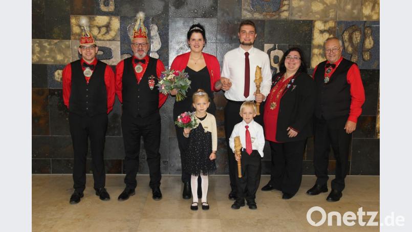 Prinzessin Theresa II und Pascal I herrschen als Prinzenpaar in dieser Faschingssaison in Nabburg, ihnen zur Seite steht das Kinderprinzenpaar Hannah III und Johann David I. Bild: ral