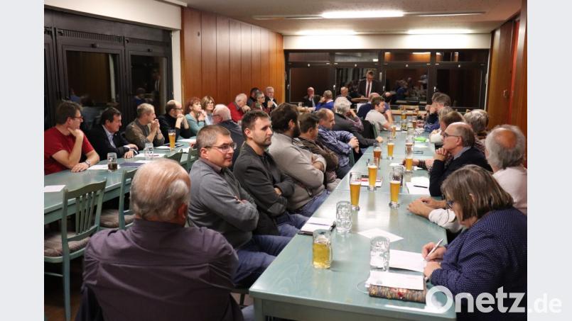 Bürgermeister Franz Stahl konnte beim turnusmäßigen Treffen viele Vereinsvertreter begrüßen. Bild: exb (Stadt Tirschenreuth)