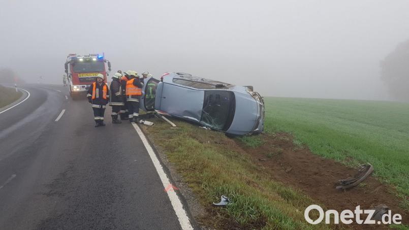 Beim Veitenhof landete das Auto im Straßengraben. Bild: exb