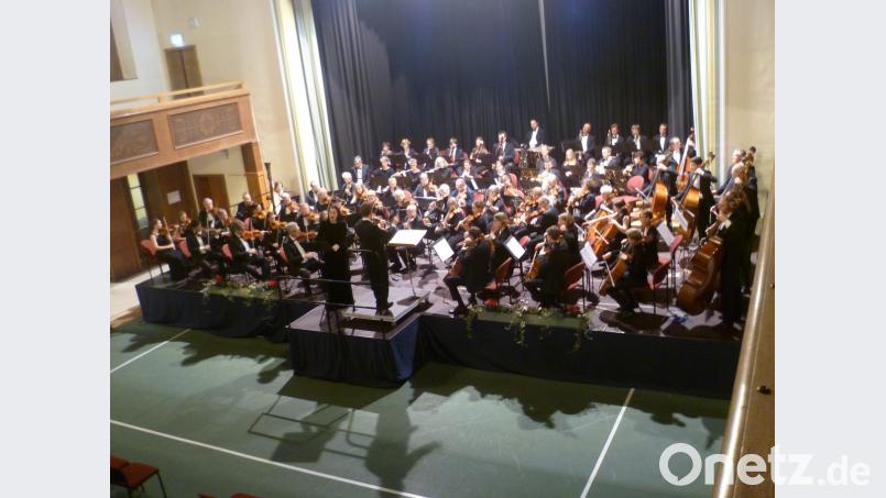 Mit einem anspruchsvollen Programm gastiert das Orchester am Singrün in Wöllershof. Bild: Reinhold Tietz