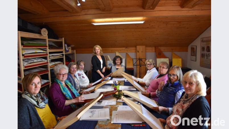 Sandra Lang (Fünfte von Links) ist hoch zufrieden mit ihren neun Schützlingen. Bild: jaf