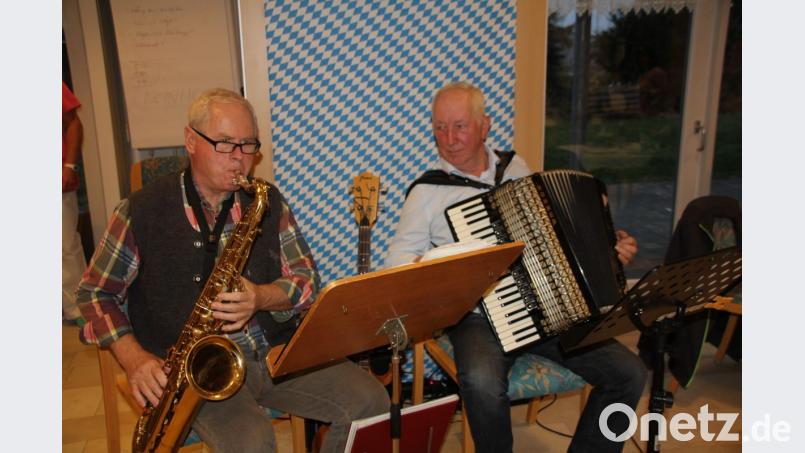 Für die Melodien aus früheren Zeiten sorgten (von links Josef Hauer und Erich Winklmann, die ach den „böhmischen Wind“ wehen ließen Bild: frd