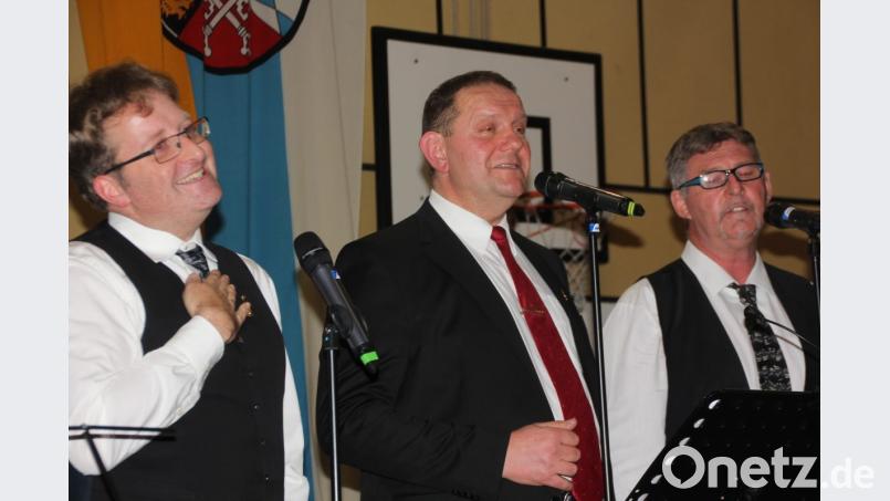 Sowohl komödiantisch als auch gesanglich hervorragend drauf waren die "3 Schlawiner" aus Ingolstadt. In der Mitte Hans Possehn aus Mitterteich, der auch bei "Muisc &amp; More" mitsang. Bild: kro