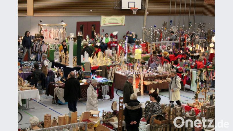 Beim Handwerklichen Weihnachtsmarkt in der Kemnather Mehrzweckhalle gibt es viel zu sehen - und zu kaufen. Bild: stg