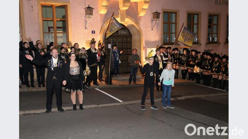 Die neuen Prinzenpaare Dominik I. und Verena I. (links) sowie Ludwig I. und Jule I. Bild: sne
