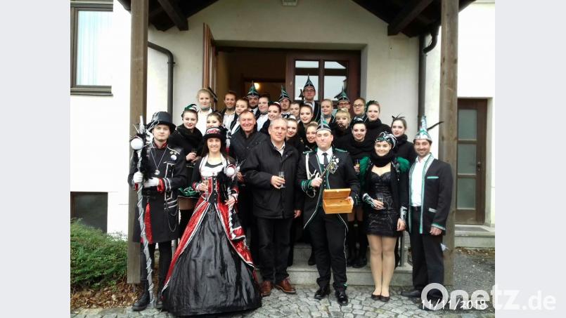 Gruppenaufnahme vor der Mehrzweckhalle Premenreuth Bild: exb