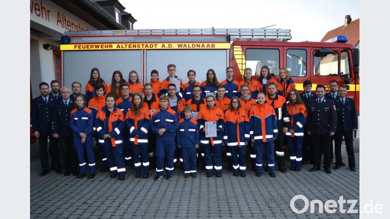 Alle 28 Teilnehmer aus den Jugendgruppen der Feuerwehren Hammerles, Parkstein, Meerbodenreuth, Neudorf bei Luhe und Altenstadt/WN bestehen den Wissenstest. Bild: sm