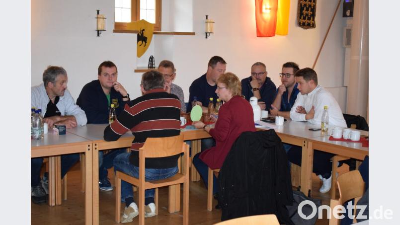 In den Arbeitsgruppen wurde intensiv über die weitere Entwicklung der Gemeinde diskutiert. Kein Thema wurde ausgelassen. Bild: bnr