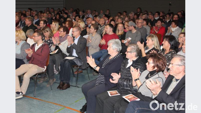 Hervorragend besucht war das Konzert "Herbstliches Querbeet" in der Mitterteicher Mehrzweckhalle. Bild: kro