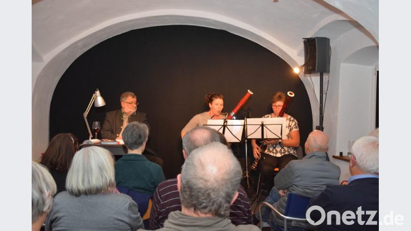 Zur Lesung unter dem Motto &quot;Zukunft braucht Erinnerung&quot; fanden sich über 50 Besucher im Gewölberaum des Schmidthauses ein. Bild: Freya Stöckl