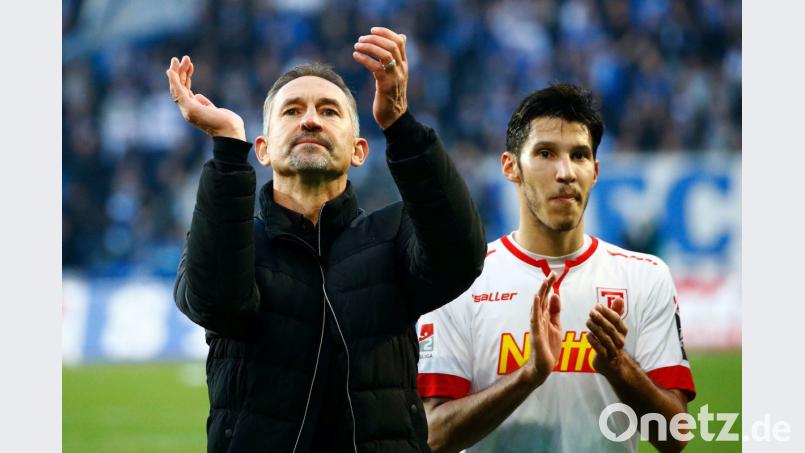 Achim Beierlorzer (links) ist der Stargast bei der letzten Fortbildung 2018 für die Oberpfälzer Fußballtrainer. Bild: agentur_dpa