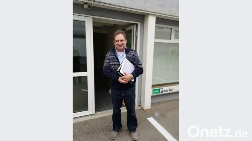 Josef Meier, der frühere Bürgermeister von Schwarzenfeld, hat weitreichende Pläne mit den Firmen Suntec und Zimmerei Stangl. Bild: Thomas Dobler