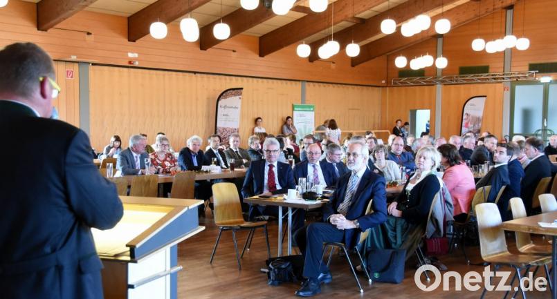 Viele Zuhörer beim Kreisbauerntag in Floß. Bild: bgm