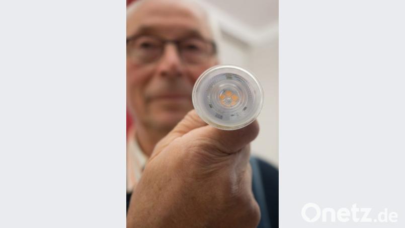 Aus Brandschutzgründen müssen alle Beleuchtungseinheiten mit LED-Lampen ausgestattet sein, weiß Günter Kopf. Bild: tr