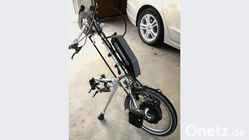 Das ist das Handbike-Pedelec: Zwei Akkus an den Naben dienen gleichzeitig auch als Gewicht für das Vorderrad. Bild: ge