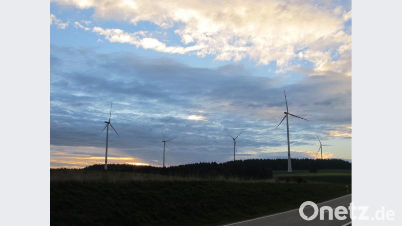 Der Windpark Pamsendorf bleibt vorerst die größte Windkraftanlage im Landkreis. Drei neue Windräder sind für den Bereich Feistelberg (Wernberg-Köblitz) geplant, bei dem für Niesaß (Oberviechtach) anvisierten Windrad ist unklar, ob es noch realisiert wird. Bild: bl