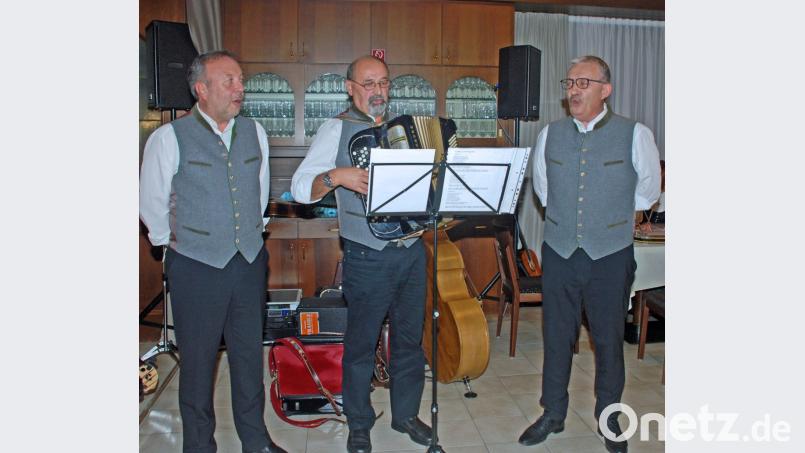 Der „Murachtaler Dreig’sang“ hatte neben unterhaltsamen Liedern und Witzen auch ein Lied, das die Heimat der drei Musikanten beschrieb – das Murachtal bei Pertolzhofen - mitgebracht. Bild: wee