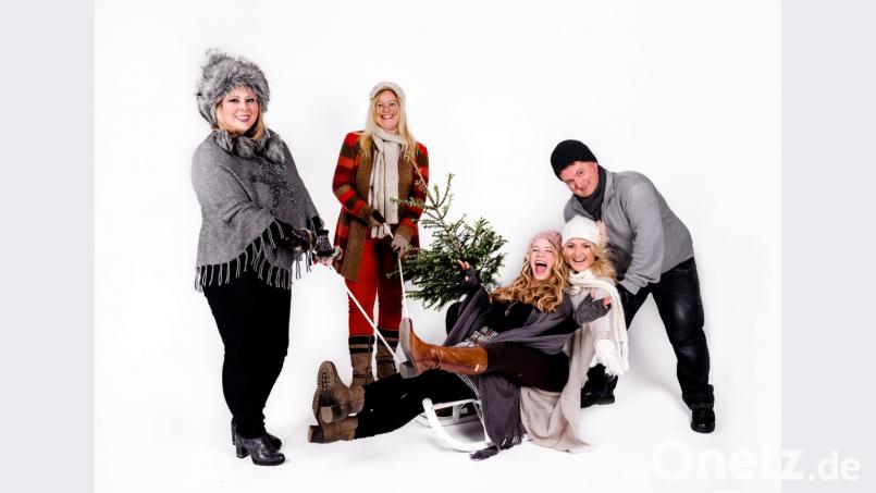 Die Sängerinnen der Gruppe &quot;Montana&quot; und ihr Pianist werden beim Adventskonzert in Moosbach am 2. Dezember um 17 Uhr in der Pfarrkirche Moosbach alle Register ziehen und begeisterten. Die Akteure von links: Corinna Niedermeier (Alt), Silvia Biener (Sopran), Engelbert Eckert (Piano), Nathalie Margraf (Mezzosopran) und Carmen Dirscherl (Mezzosopran). Bild: privat