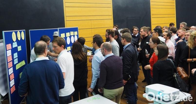 Im Barcamp-Format wird der Ablauf der Veranstaltung vom Publikum selbst gestaltet Bild: Bühner