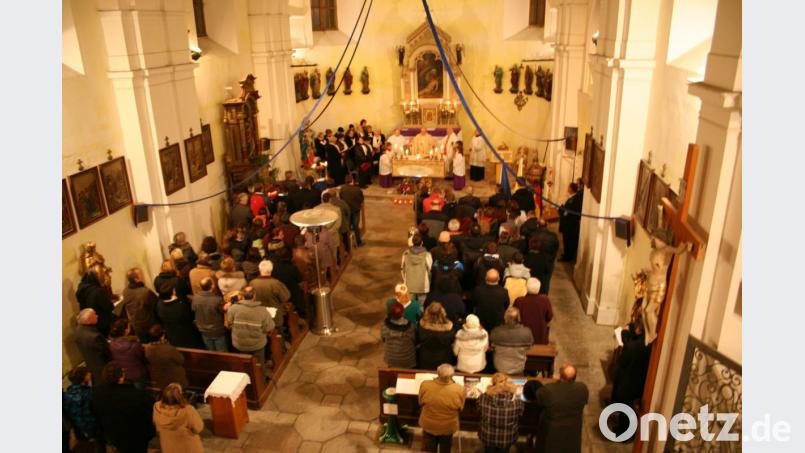 Die Kirchenbänke in Bela waren bei den letzten Friedensgottesdiensten stets voll besetzt. Bild: gz