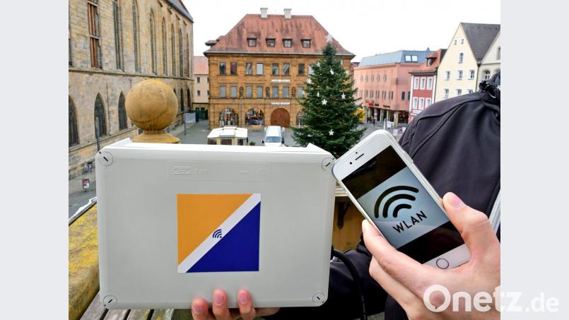 Das Gerät zur Frequenzmessung am Marktplatz (links) ist wieder abgebaut. Bild: Petra Hartl