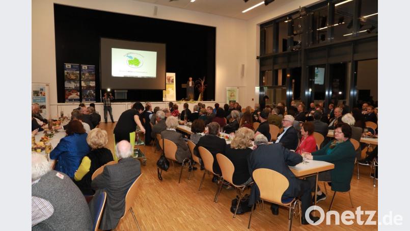 Rund 120 Gäste waren bei der Geburtstagsfeier in der Stadthalle. Bild: njn