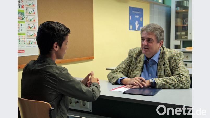Jordan (links) im Gespräch mit Markus Staufer (Staufer-Bau). Bild: sön