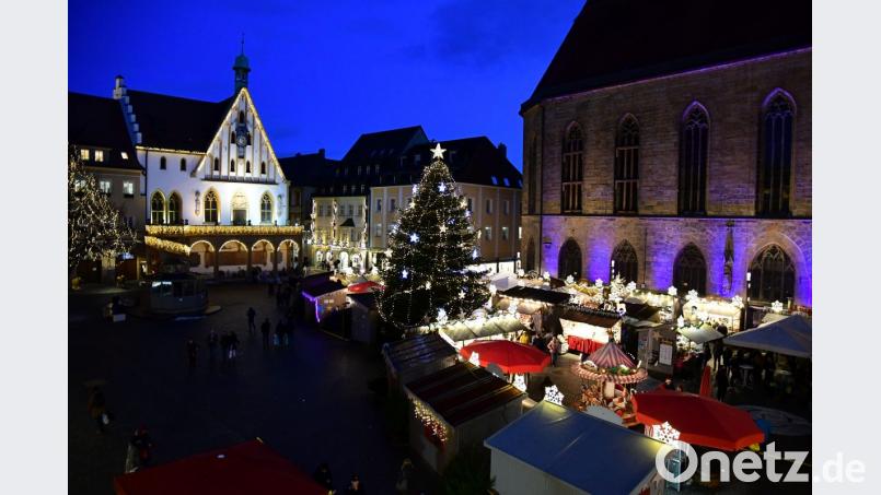 Schon bald beginnen wieder die Weihnachtsmärkte, wie hier in Amberg: Die Polizei warnt bereits vor Taschendieben. Bild: Petra Hartl