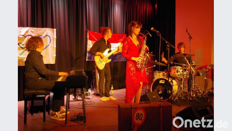 Carmen Strobel mit Band. Bild: müb