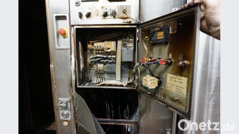 Aufgrund eines technischen Defekts ist in der Elektrik einer Ofenanlage einer Metzgerei in der Philipp-Karl-Straße am frühen Donnerstagmorgen ein Feuer ausgebrochen. Bild: Sonja Kaute