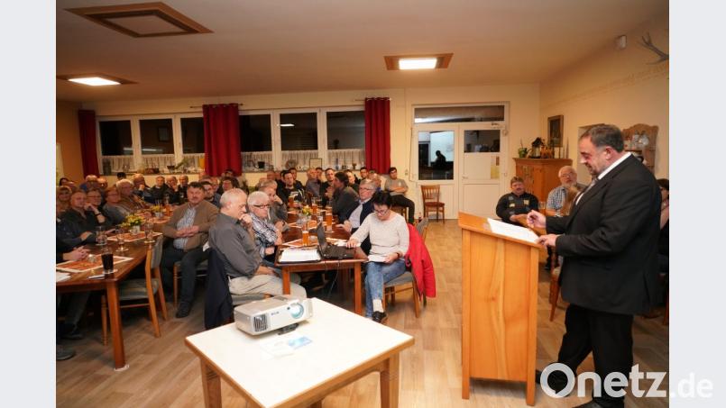 Bürgerversammlung Markt Waldthurn - Bürgermeister Josef Beimler (rechts) Bild: fvo